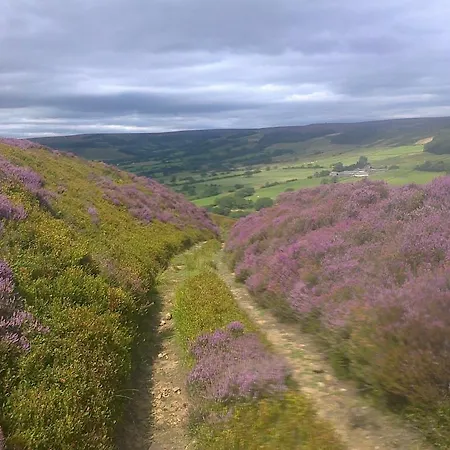 Bed & Breakfast Barmoors 3*